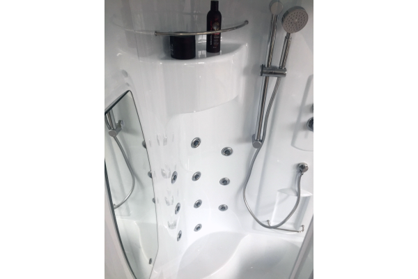 Гидромассажный бокс Royal Bath 100х100х217, прозрачное стекло, хромированный профиль, RB 100NRW-T-CH